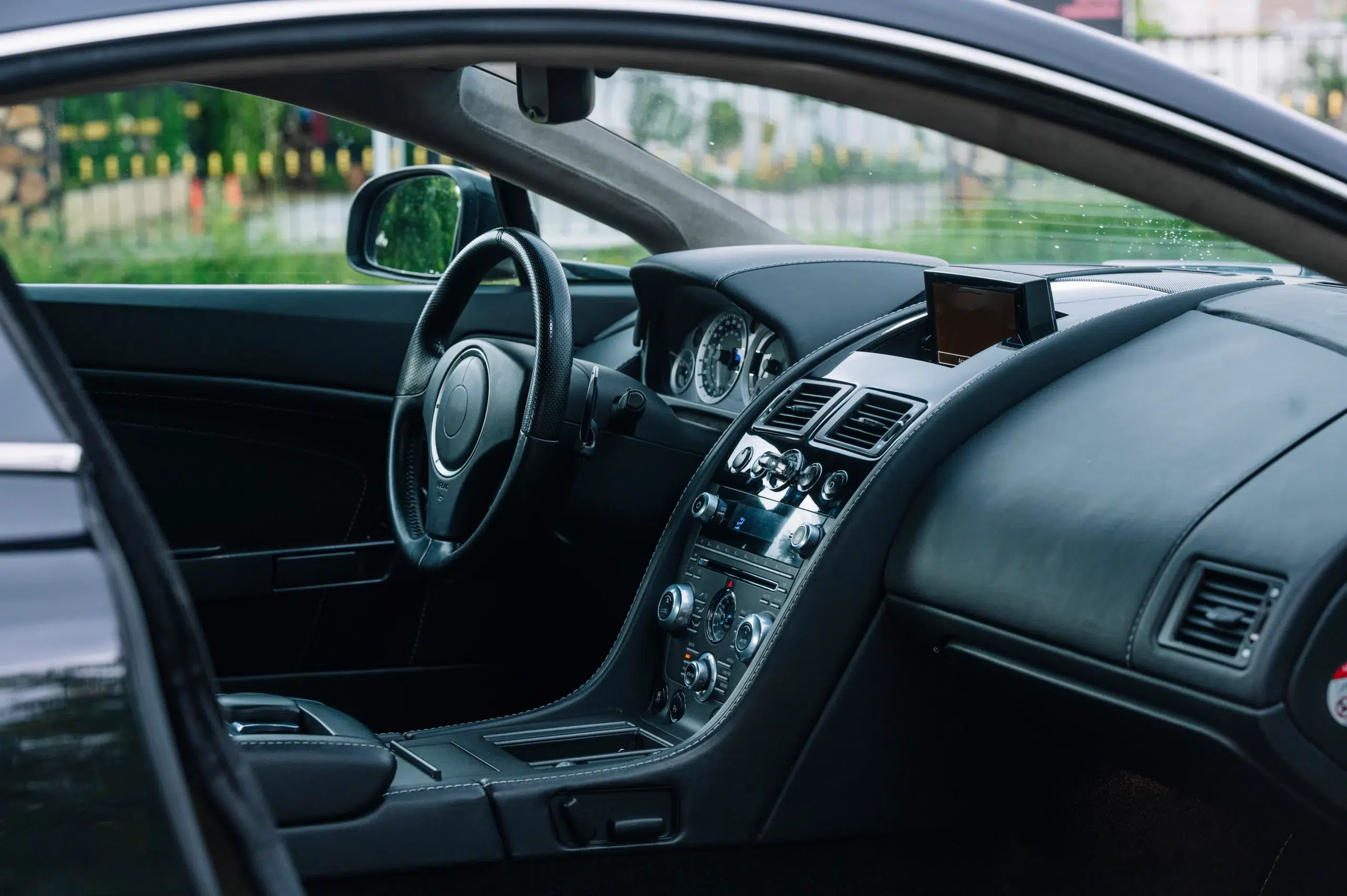 Service de chauffeur service Cannes pour transferts et événements